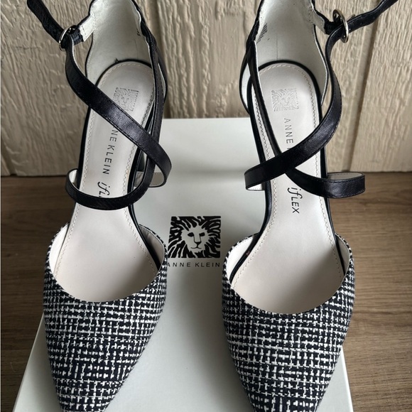 Anne Klein Iflex Heels with a Black and white tweed pattern and criss-cross stra - Picture 4 of 11